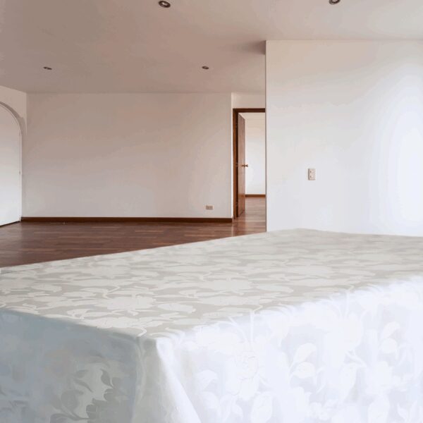 Nappe de table carrée damassée blanche à motifs 220 x 220 cm REF : 122222